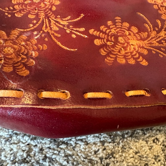 WA Hand Tooled Leather Sophisticated Red and Orange Shoulder Bag - Picture 3 of 10